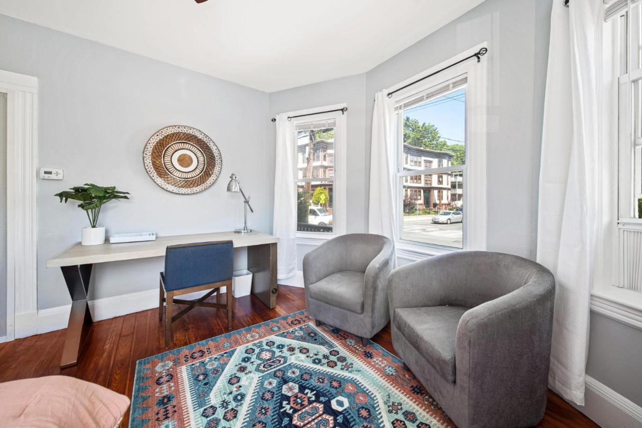 Cozy Up In 5Br Apt Near Charming Oak Square Boston Exterior foto